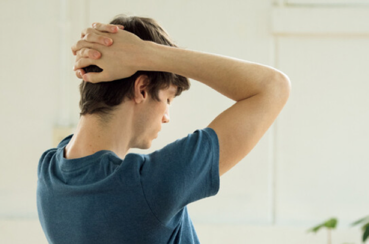 茅ヶ崎駅徒歩４分のチガサキ整骨院が肩の痛み、肩こりに効果的な肩のストレッチを解説。長引く肩の痛み、肩こり、五十肩の痛みでお困りの方はご相談も受け付けております。