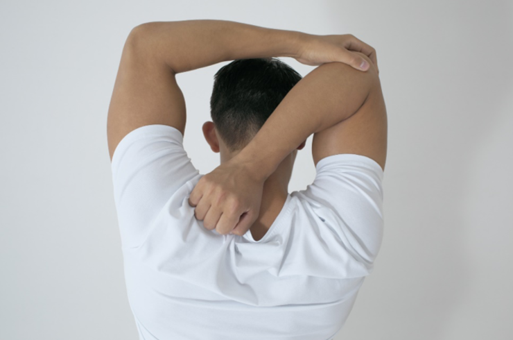 茅ヶ崎駅徒歩４分のチガサキ整骨院が肩甲骨をほぐし、肩甲骨周辺の痛みに効果的な肩甲骨のストレッチを解説。肩こり・頭痛が長引く方、五十肩、長引く肩甲骨付近の痛みでお困りの方はご相談も受け付けております。