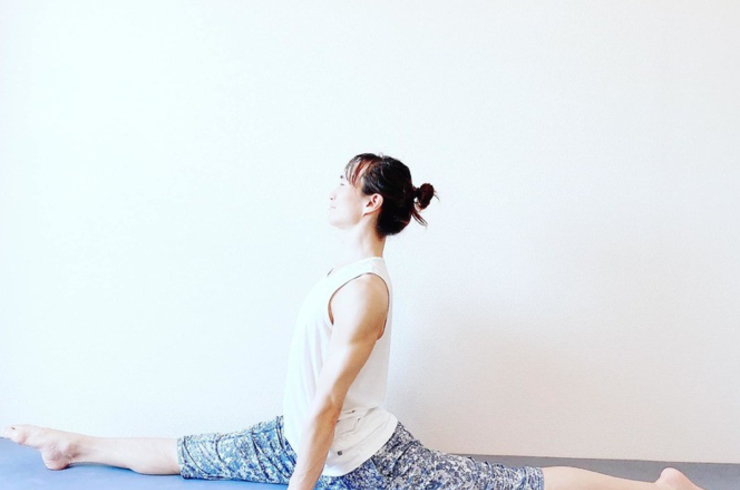 茅ヶ崎駅徒歩４分のチガサキ整骨院が股関節の痛みに効果的な股関節のストレッチ（その②）を解説。股関節の痛み、変形性股関節症、股関節臼蓋形成不全でお困りの方は参考にしてください。ご相談も受け付けております。