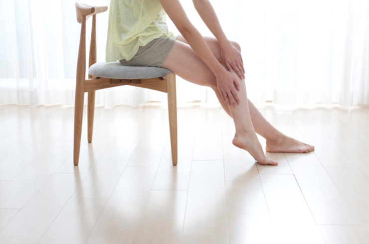 茅ヶ崎駅徒歩４分のチガサキ整骨院が膝の痛みに効果的な膝のストレッチを解説。変形性膝関節症、オスグッド、ジャンパーズニー、長引く膝の痛みでお困りの方はご相談も受け付けております。